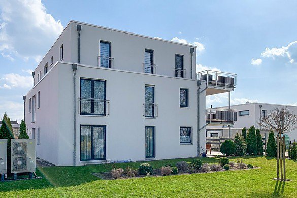 Mehrfamilienhaus vom Garten