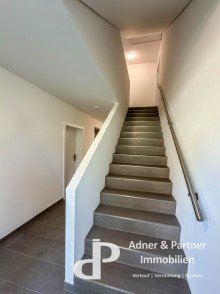 Treppenhaus **TERRASSENWOHNUNG MIT PRIVATGARTEN UND EINBAUK�CHE IN THUNE-ERSTBEZUG**