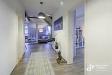 Willkommensflur **ARCHITEKTUR F�R INDIVIDUALISTEN - DACHGESCHOSSWOHNUNG IM �STLICHEN MIT KFZ-STELLPLATZ**