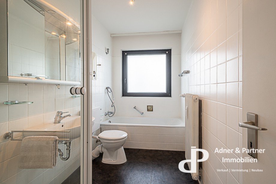 Blick ins Bad Etagenwohnung Braunschweig