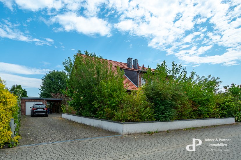 Blick zum Haus Doppelhaush�lfte Schw�lper