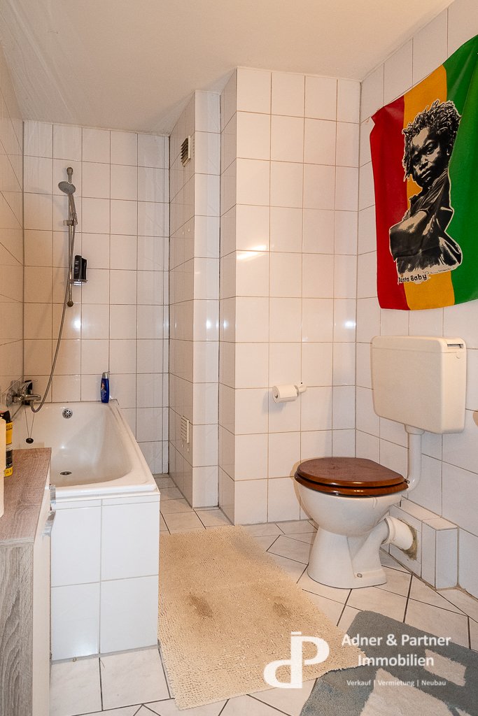 Bad WE links Mehrfamilienhaus Braunschweig