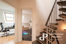 Im OG **MODERNES REIHENHAUS MIT EINBAUK�CHE IN QUERUM-KOMFORT-ZUHAUSE IN RUHIGER LAGE**