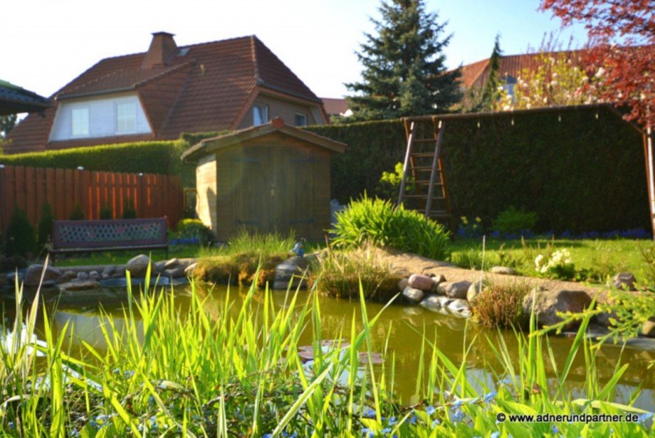 Teich und Gartenh�uschen Einfamilienhaus Lengede