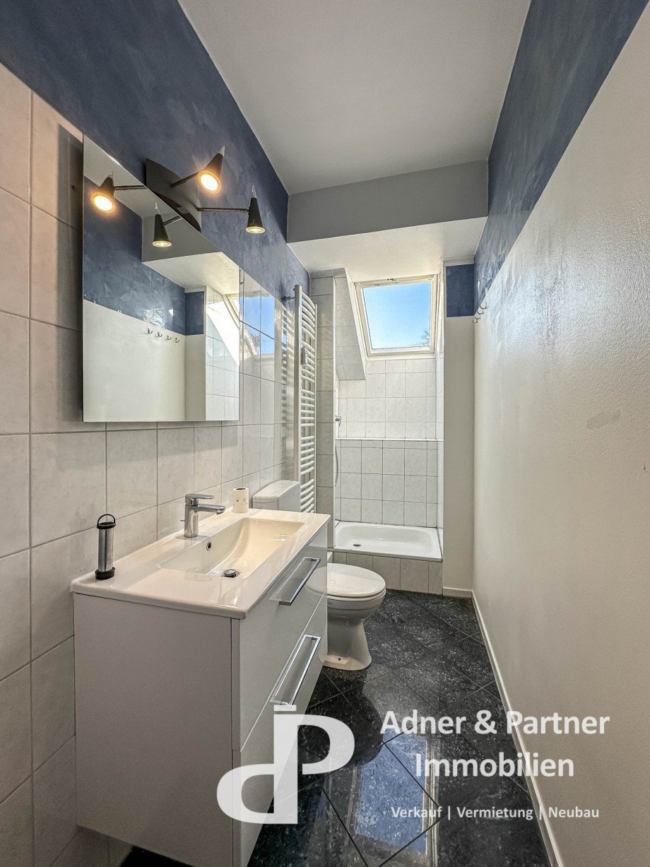 Bad mit Fenster Dachgeschosswohnung Braunschweig