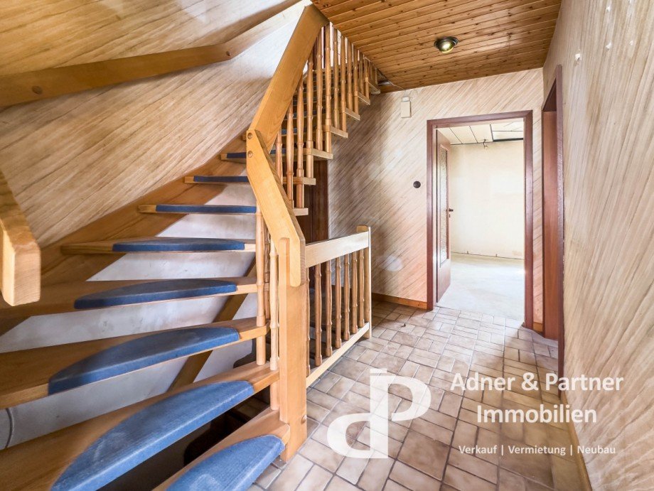 Hinter der Haust�r-Treppe ins OG Einfamilienhaus Braunschweig