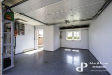 Blick in Ihre ger�umige Garage **FAMILIENGERECHTE UND GEPFLEGTE DOPPELHAUSH�LFTE IN GR. GLEIDINGEN**