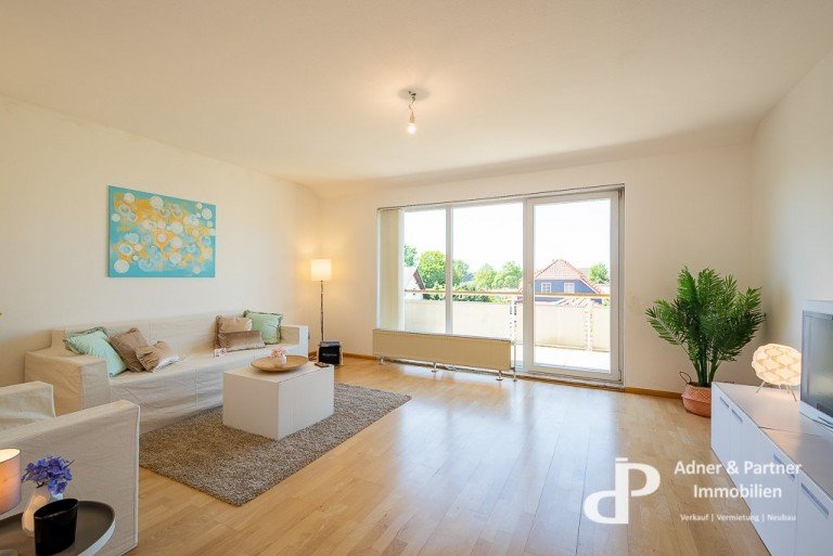 Diese helle 4 Zimmerwohnung befindet sich im Dachgeschoss (2. OG) eines 6 Familienhauses in Wolfenbüttel-Fümmelse, welch ...