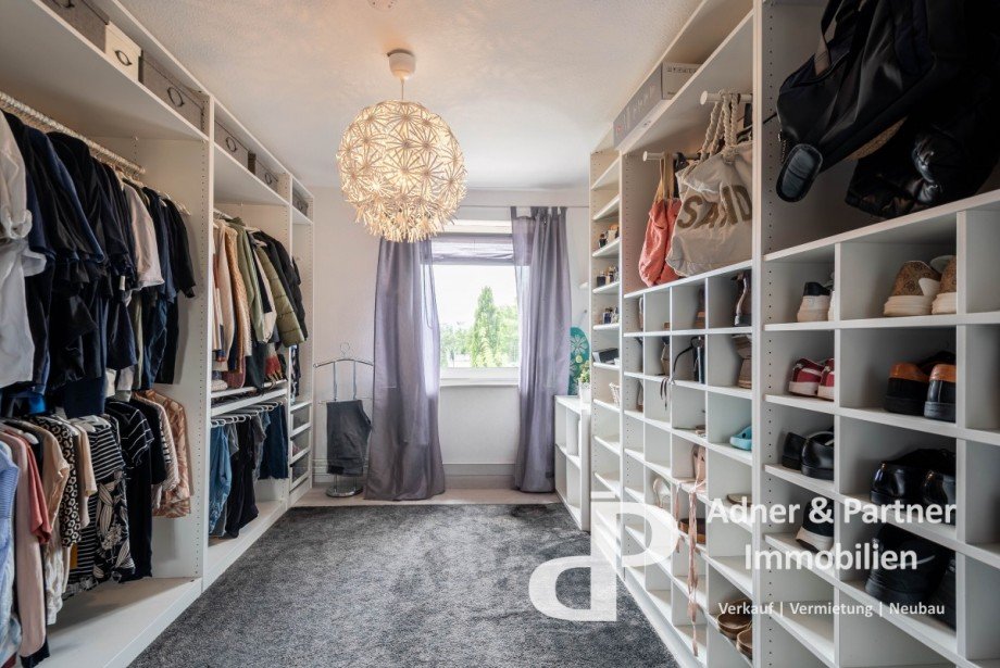 Ankleidezimmer im OG Reihenendhaus Braunschweig