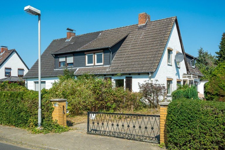 Linke Haush�lfte Braunschweig Doppelhaush�lfte *SANIERUNGSPROJEKT IN DER BRAUNSCHWEIGER S�DSTADT-KEINE K�UFERPROVISON**