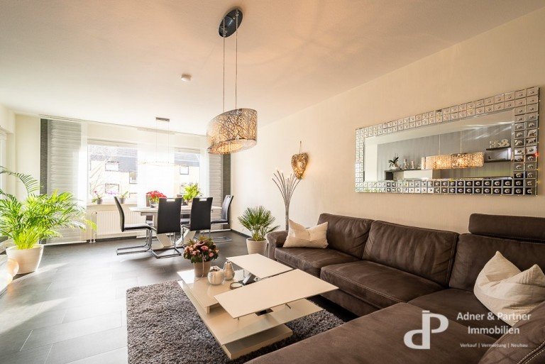 Die helle und moderne 3 Zimmerwohnung befindet sich im 1. OG eines ruhigen 6 Familienhauses in Wolfenbüttel-Nord, welche ...