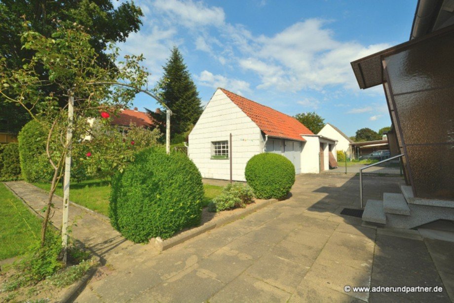 Blick zur Garage Einfamilienhaus Braunschweig