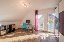 Kind 1 mit Balkon **KOMFORTABLES ENERGIEEFFIZIENZ-HAUS IN BRAUNSCHWEIG-HARXB�TTEL**