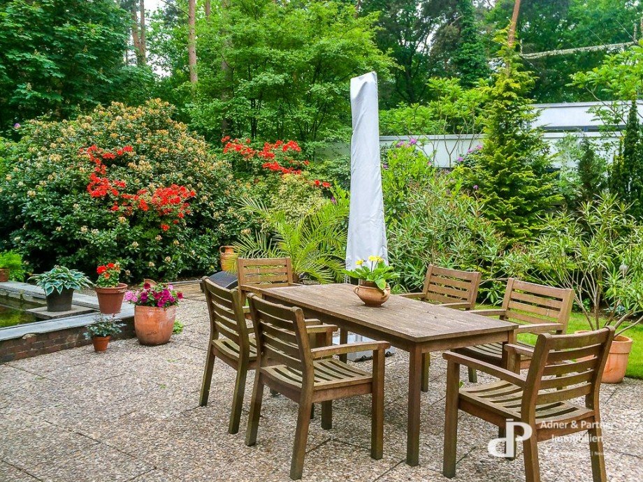 SW-Terrasse im Sommer Bungalow Braunschweig