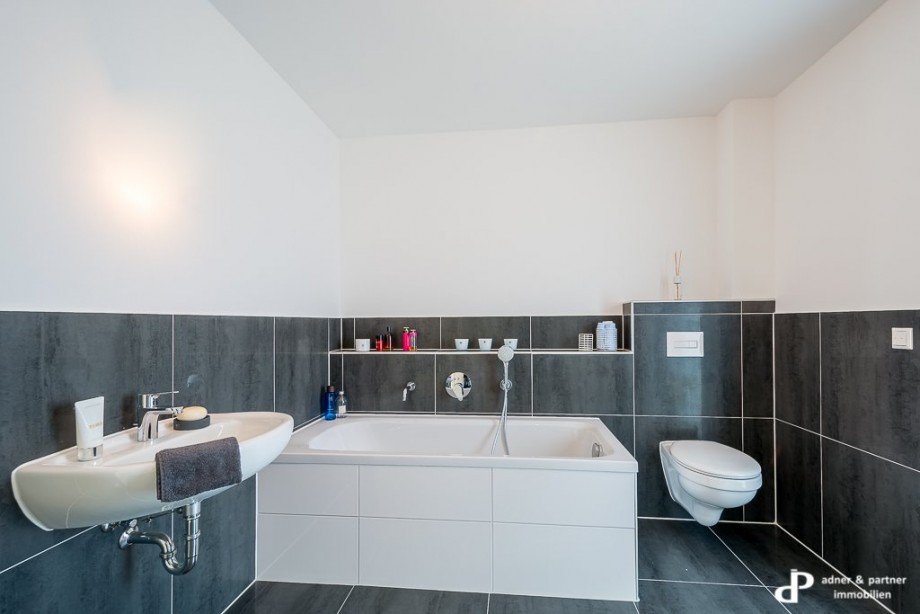 Bad OG Ansicht 2 Doppelhaush�lfte Schw�lper