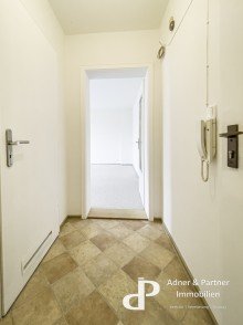 Flur mit Vinylboden **GEPFLEGTE BALKONWOHNUNG MIT EBK IN BRAUNSCHWEIG-WATENB�TTEL-PTB N�HE**