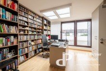 Zimmer mit Zugang zur Dachterrasse **Familiengerechtes Reihenendhaus mit vielseitigen Nutzungsm�glichkeiten und moderner Ausstattung**
