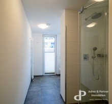 Blick ins Bad **TERRASSENWOHNUNG IN KFW55-BAUWEISE MIT EINBAUK�CHE UND PKW-STELLPLATZ IM CASPARIVIERTEL**