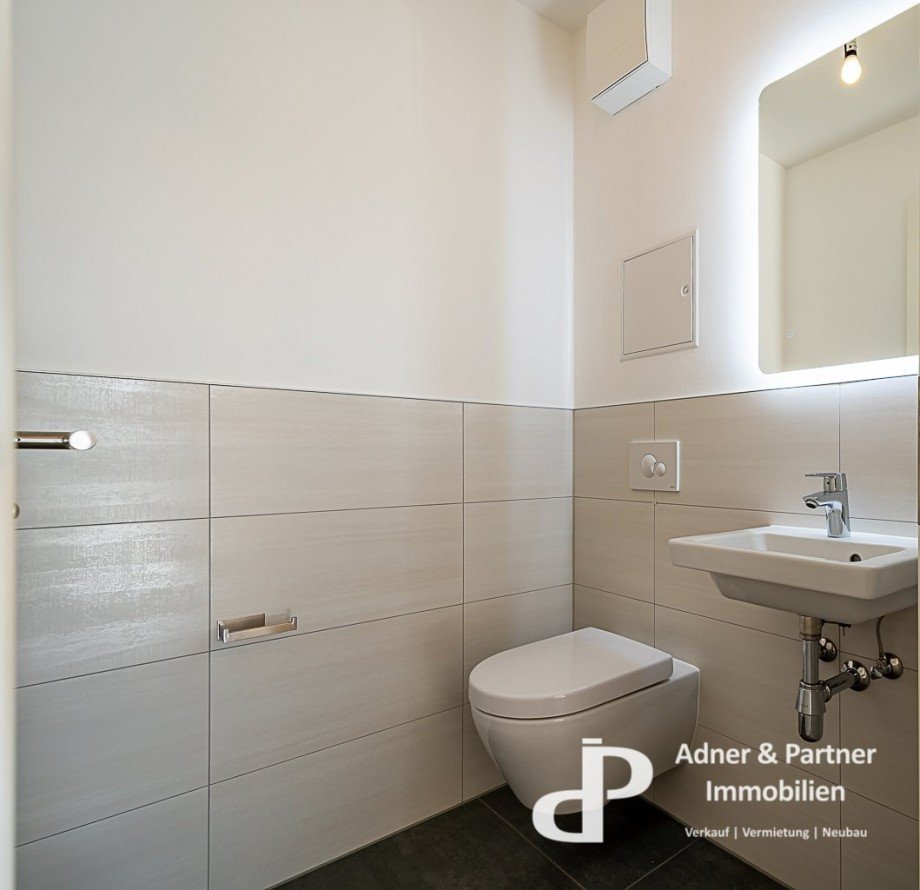 Blick ins G�ste-WC Etagenwohnung Sickte