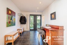 Hinter der Haust�r **ATTRAKTIVES ARCHITEKTENHAUS MIT SCH�NEM GRUNDST�CK UND MODERNEM DESIGN IN VOLKSE**