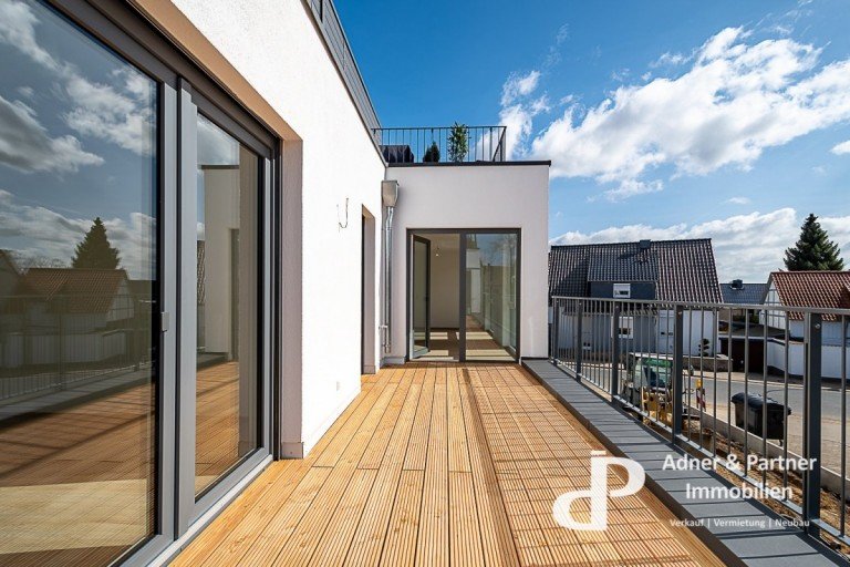 Diese lichtdurchflutete 3-Zimmerneubauwohnung bietet modern und komfortabel geplante 3 Zimmer mit rund 94 m² Wohnfläche. ...
