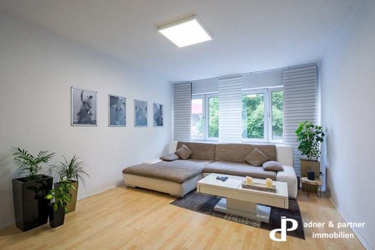 Diese in 2016 renovierte 2 Zimmerwohnung befindet sich im 1. OG. eines gepflegten Mehrfamilienhauses in Braunschweig in ...