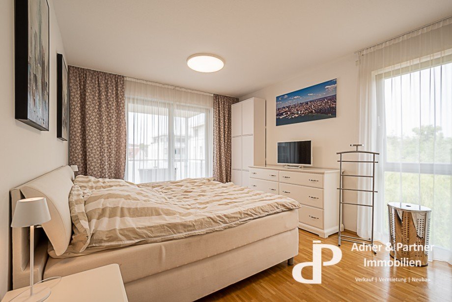 Schlafzimmer mit Okerblick und Balkon Etagenwohnung Braunschweig