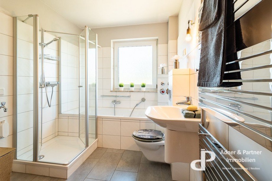 Vollbad mit Fenster Dachgeschosswohnung Wolfenb�ttel