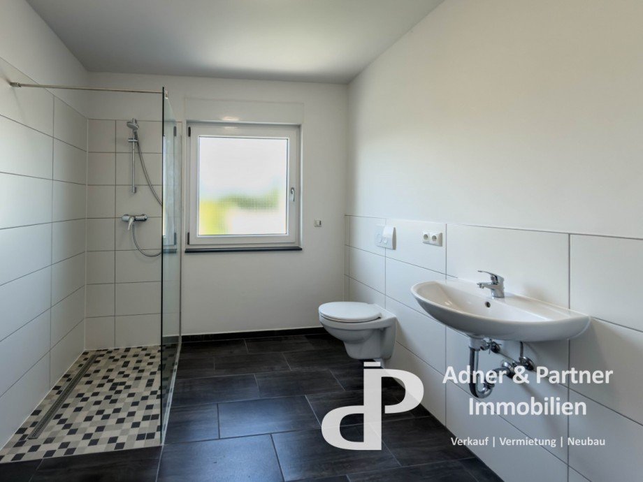 Duschbad Halle / Lager / Produktion Wolfenb�ttel