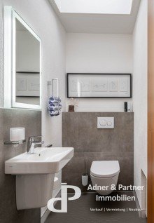Modernes G�ste-WC **KANZLERFELD: MODERNISIERTER SCHMIED-BUNGALOW MIT EXKLUSIVEM APARTMENT**