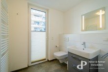 Bad Ansicht 2 **TERRASSENWOHNUNG IN KFW55-BAUWEISE MIT EINBAUK�CHE UND PKW-STELLPLATZ IM CASPARIVIERTEL**