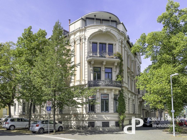 Die angebotene helle und großzügige Bürofläche befindet sich in einer unter Denkmalschutzschutz stehenden Villa in Braun ...