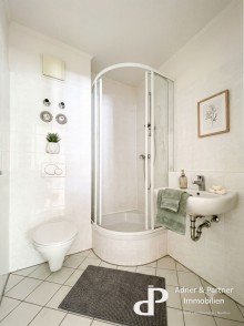 KI-Gestaltungsvorschlag Bad **RENOVIERTE BALKONWOHNUNG MIT EINBAUK�CHE IN BRAUNSCHWEIG-WESTSTADT**