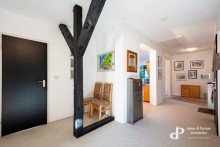 Gro�z�giger Flurbereich **DACHGESCHOSSWOHNUNG MIT GARAGE, OKERBLICK, GEMEINSCHAFTSGARTEN UND DIREKTEM OKERZUGANG**