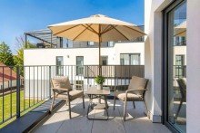 Balkon, KI-Gestaltungsvorschlag **NEUWERTIGE BALKONWOHNUNG MIT EINBAUK�CHE UND TIEFGARAGE IN SICKTE**