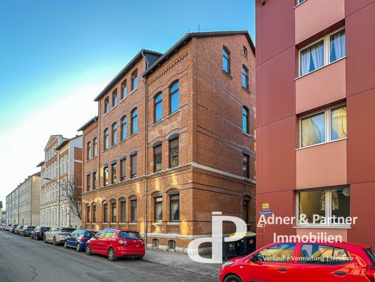 Diese bezugsfreie Wohnung befindet sich im Dachgeschoss eines gepflegten Mehrfamilienhauses aus der Jahrhundertwende um ...