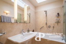 Wannenbad **KANZLERFELD: MODERNISIERTER SCHMIED-BUNGALOW MIT EXKLUSIVEM APARTMENT**