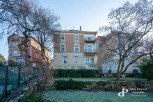 Top-Oker-Lage Braunschweig **DACHGESCHOSSWOHNUNG MIT GARAGE, OKERBLICK, GEMEINSCHAFTSGARTEN UND DIREKTEM OKERZUGANG**