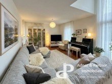 Wohnzimmer KI-Gestaltungsvorschlag **ANKOMMEN IN ST�CKHEIM: EXKLUSIVES PULTDACHHAUS IN RUHIGER LAGE**