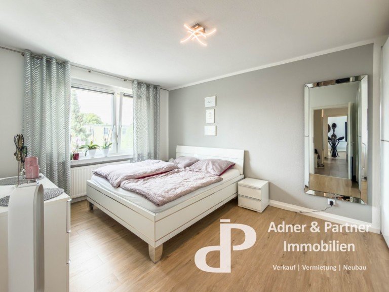 Blick in das Schlafzimmer Braunschweig Dachgeschosswohnung **MODERNE BALKONWOHNUNG MIT EBK UND TAGESLICHTBAD**