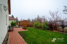 Terrasse hinter dem Haus **K�NIGSLUTTER: EINFAMILIENHAUS MIT EINBAUK�CHE UND CARPORT IN ZENTRALER LAGE**