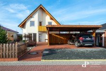 Geb�udeansicht **K�NIGSLUTTER: EINFAMILIENHAUS MIT EINBAUK�CHE UND CARPORT IN ZENTRALER LAGE**