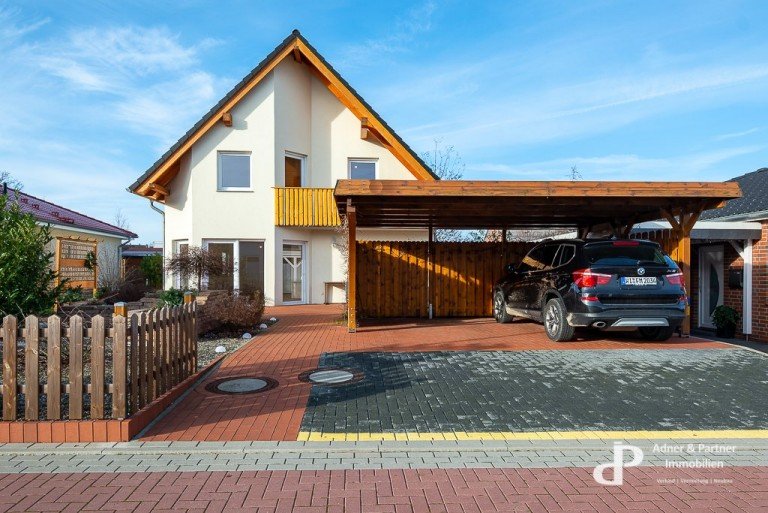 Das 2013 erstellte Haus, ohne Keller, erstreckt sich über 2 Etagen mit ca. 132 m². Aufgeteilt auf 4 Zimmer, Küche, HWR, ...