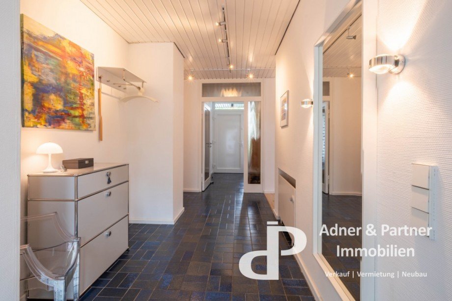 Heller Flur mit Originalboden Bungalow Braunschweig