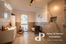 Blick ins Bad **NEUWERTIGE BALKONWOHNUNG MIT EINBAUK�CHE UND TIEFGARAGE IN SICKTE**