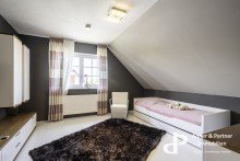 Modernes Kinderzimmer **FAMILIENGERECHTE UND GEPFLEGTE DOPPELHAUSH�LFTE IN GR. GLEIDINGEN**