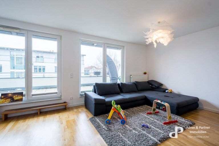 Die angebotene Eigentumswohnung befindet sich in einem gepflegten 6-Familienhaus, welches sich ca. 100 m vom Stöckheimer ...